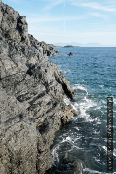 Îlot au large de Marina di Camerota. Photo © André M. Winter