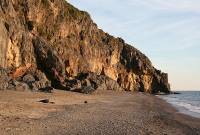 Plage au sud de la della Cala Finocchiara. Photo © André M. Winter