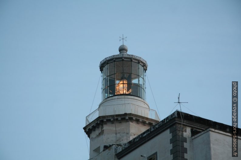 Le phare du Cap Palinuro vient d'être allumé. Photo © André M. Winter