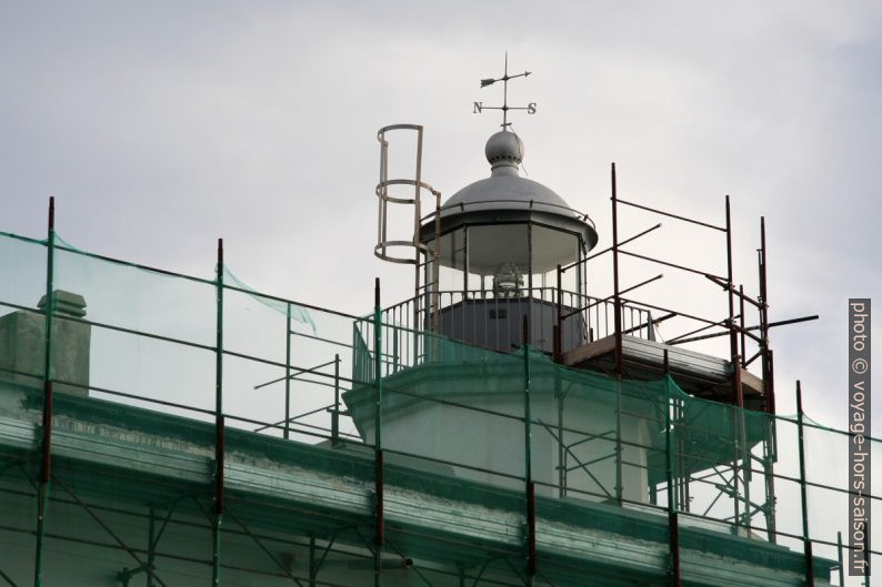 Lanterne du Phare de Scario en rénovation. Photo © André M. Winter