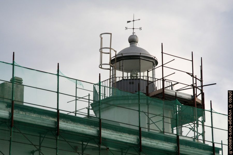 Lanterne du Phare de Scario en rénovation. Photo © André M. Winter