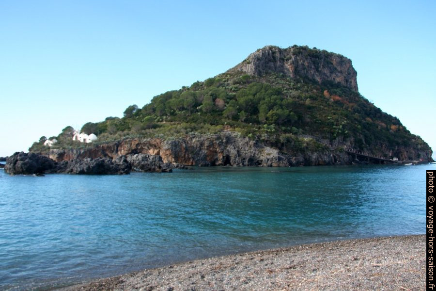 Isola di Dino. Photo © André M. Winter