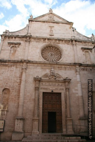 Façade l'église de San Domenico à Monopoli. Photo © Alex Medwedeff