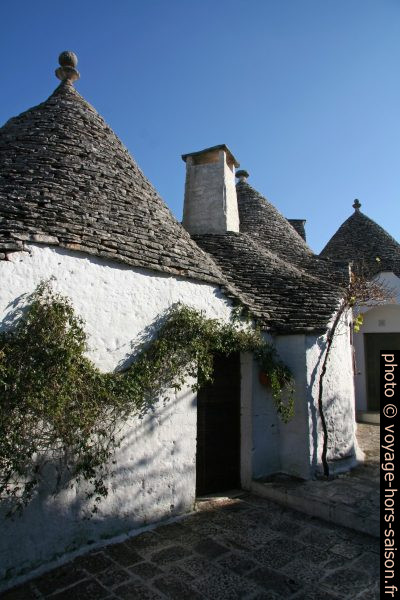 Trulli à façade à Alberobello. Photo © André M. Winter