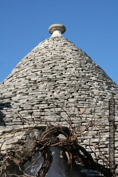 Cône de trullo avec pinacle. Photo © André M. Winter