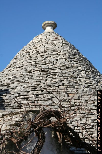 Cône de trullo avec pinacle. Photo © André M. Winter