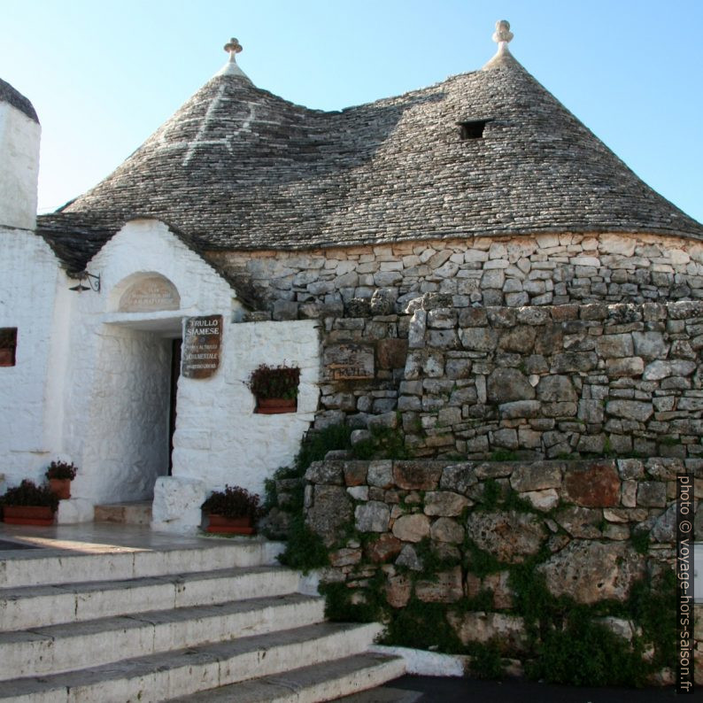 Trullo siamese. Photo © André M. Winter