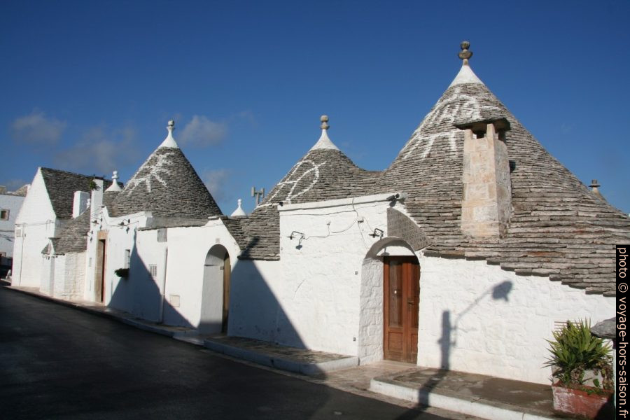 Trulli à façade à Alberobello. Photo © André M. Winter