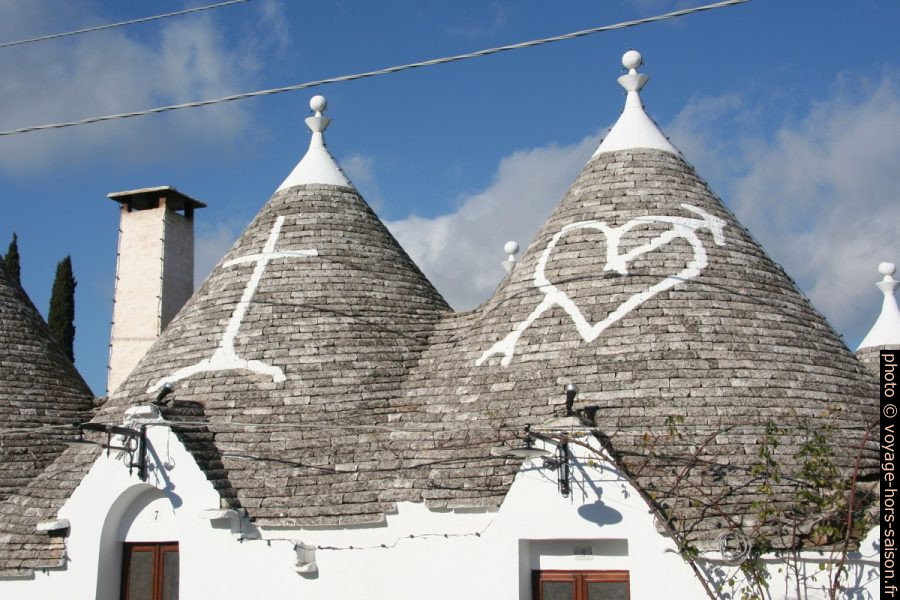 Trulli à façade avec dessins distinctifs. Photo © André M. Winter