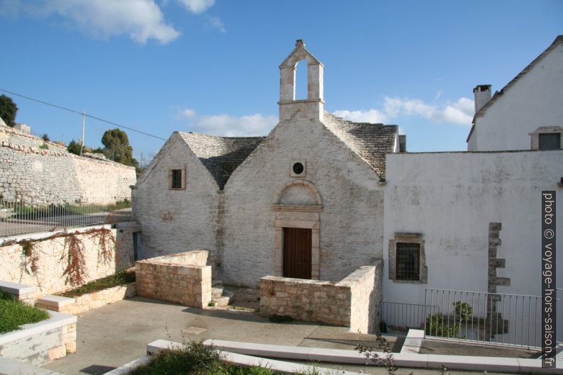 Chapelle au pied de Locorotondo. Photo © André M. Winter