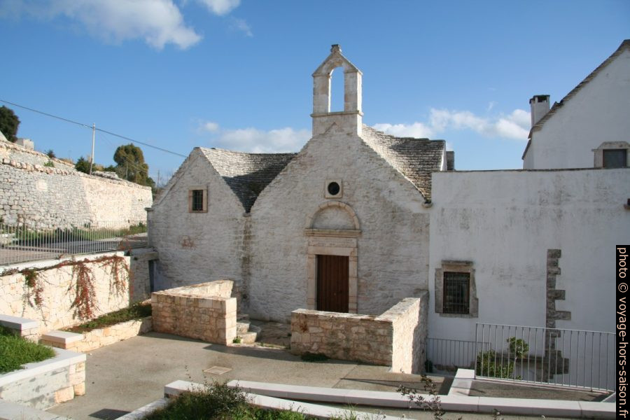 Chapelle au pied de Locorotondo. Photo © André M. Winter