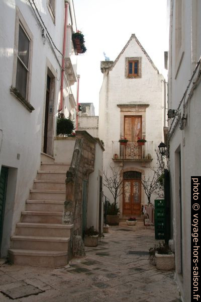 Toit en bâtière d'une maison de Locorotondo. Photo © Alex Medwedeff