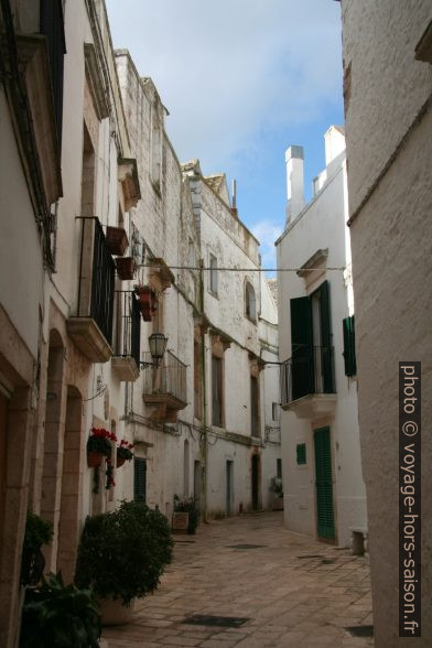 Ruelle à Locorotondo. Photo © Alex Medwedeff