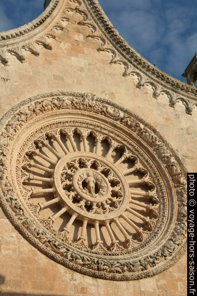 Rosace de la Concattedrale di Ostuni. Photo © Alex Medwedeff
