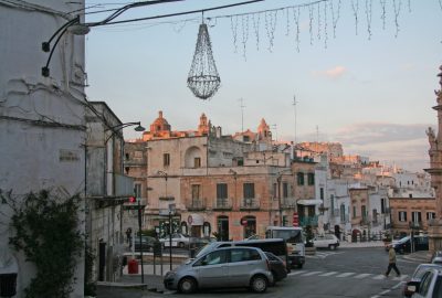 Coucher de soleil sur la vieille ville d'Ostuni. Photo © André M. Winter