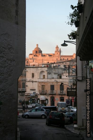 Coucher de soleil sur les églises d'Ostuni. Photo © André M. Winter