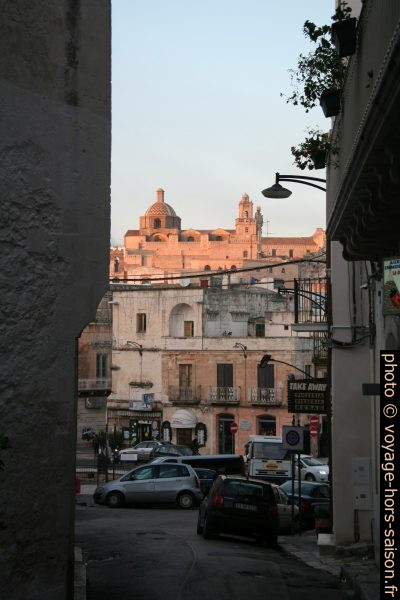 Coucher de soleil sur les églises d'Ostuni. Photo © André M. Winter