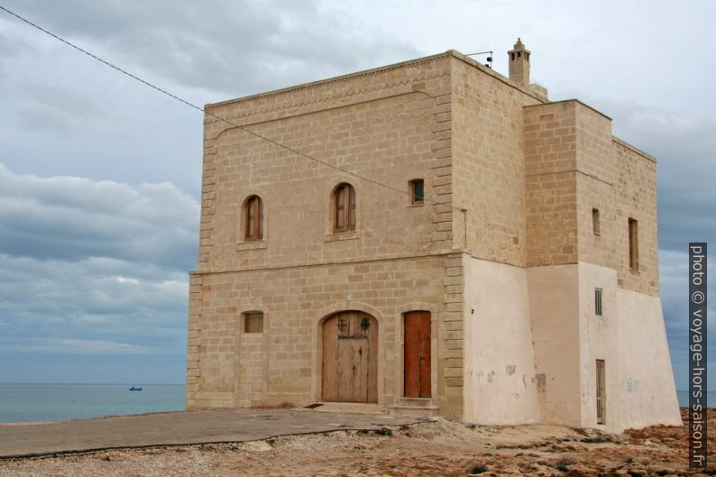 Torre San Leonardo sur la Spiaggia di Pilone. Photo © Alex Medwedeff