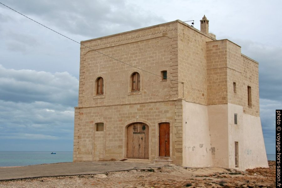 Torre San Leonardo sur la Spiaggia di Pilone. Photo © Alex Medwedeff
