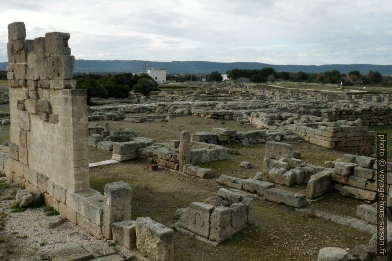 Temples de cultes orientaux à Egnazia. Photo © André M. Winter