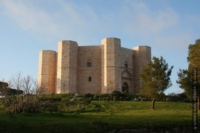 Formes octogonales du Castel del Monte. Photo © André M. Winter