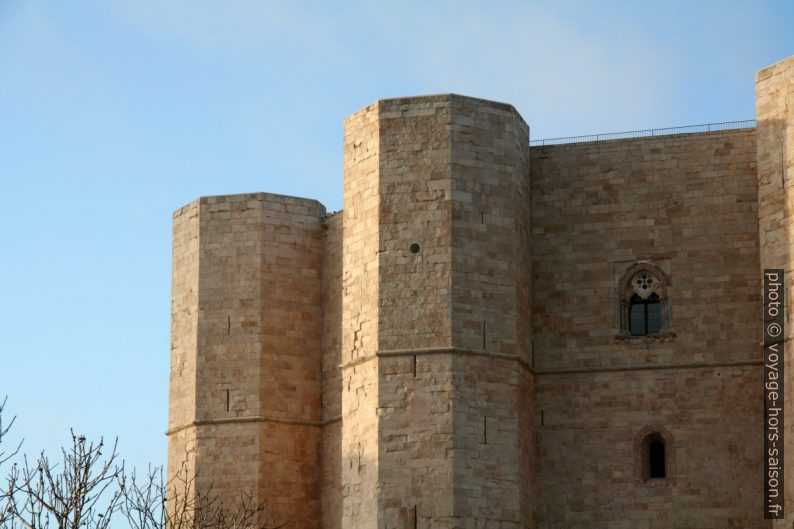 Tours octogonales du Castel del Monte. Photo © André M. Winter