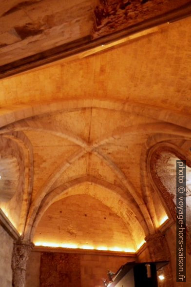 Chambre trapézoïdale du rez-de-chaussée du Castel del Monte. Photo © André M. Winter