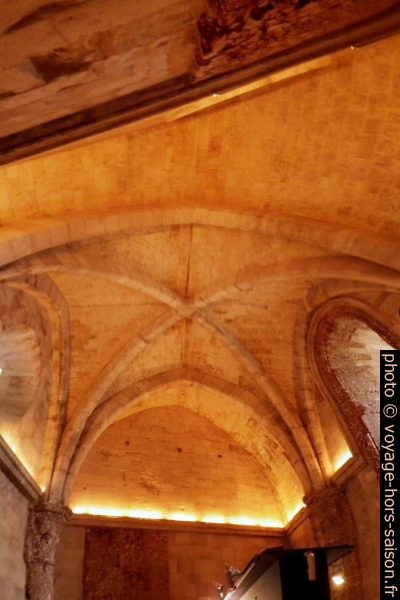 Chambre trapézoïdale du rez-de-chaussée du Castel del Monte. Photo © André M. Winter
