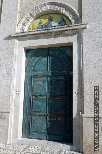 Porte de la Chiesa San Franceso à Vieste. Photo © André M. Winter