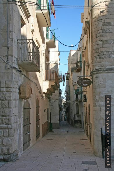 Ruelle étroite Vieste. Photo © André M. Winter