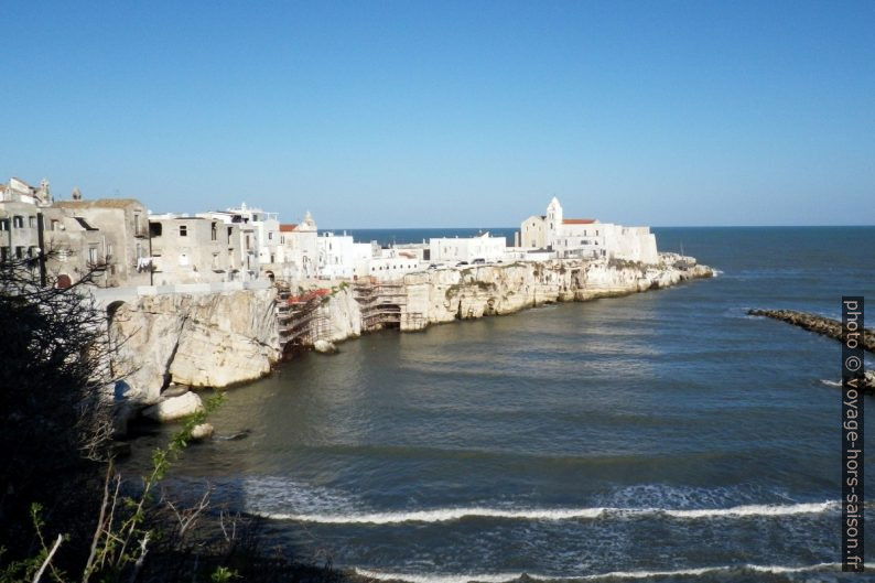 Vieste et l'église San Francesco. Photo © André M. Winter