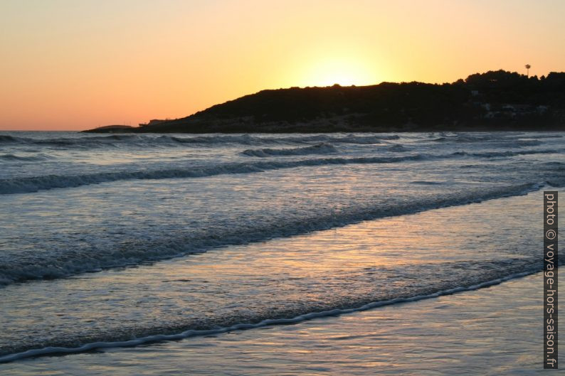 Soleil matinal à la Plage de Sfinale. Photo © Alex Medwedeff