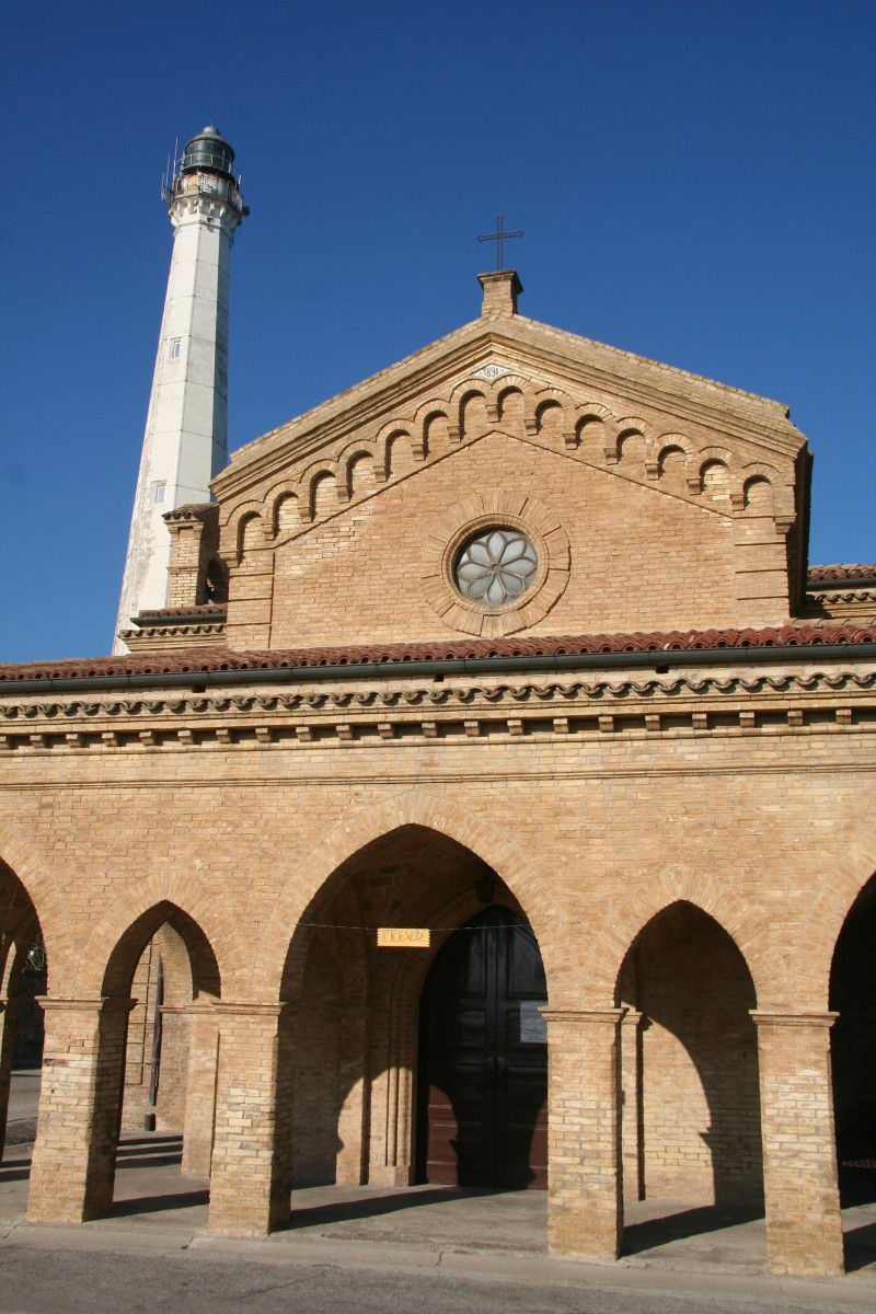 Chiesa di Santa Maria di Punta Penna. Photo © André M. Winter