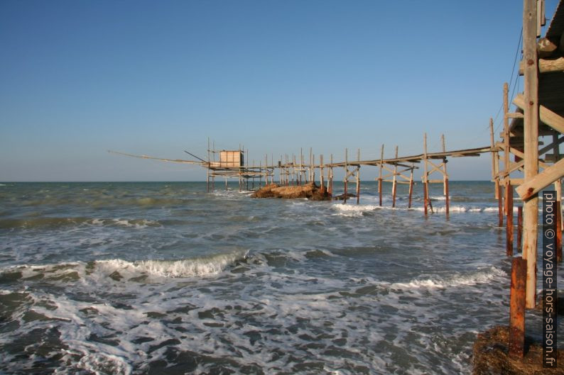 Trabucco avec passerelle. Photo © André M. Winter