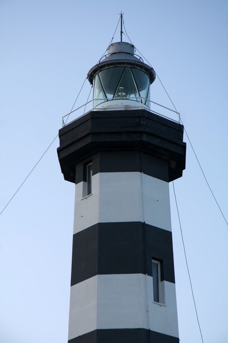 Lanterne du phare d'Ortona. Photo © André M. Winter