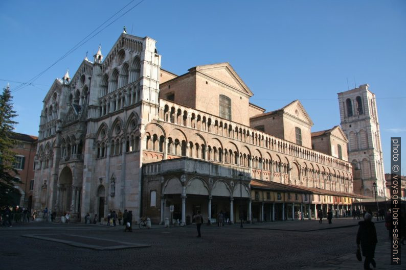 Cattedrale di San Giorgio e la loggia dei mercanti. Photo © André M. Winter