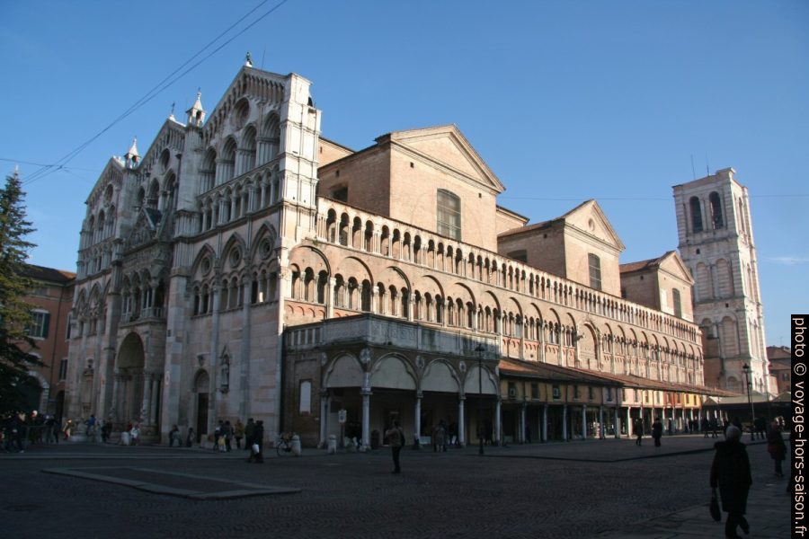 Cattedrale di San Giorgio e la loggia dei mercanti. Photo © André M. Winter