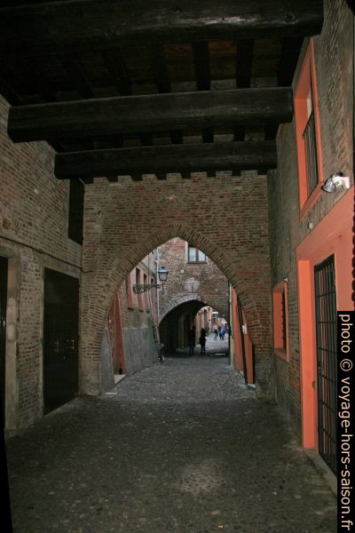 Arc brisé sur la Via delle Volte. Photo © André M. Winter