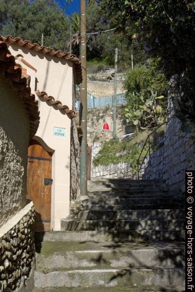 Entrée de la villa Le Repos sur l'Escalier Corinthille. Photo © Alex Medwedeff