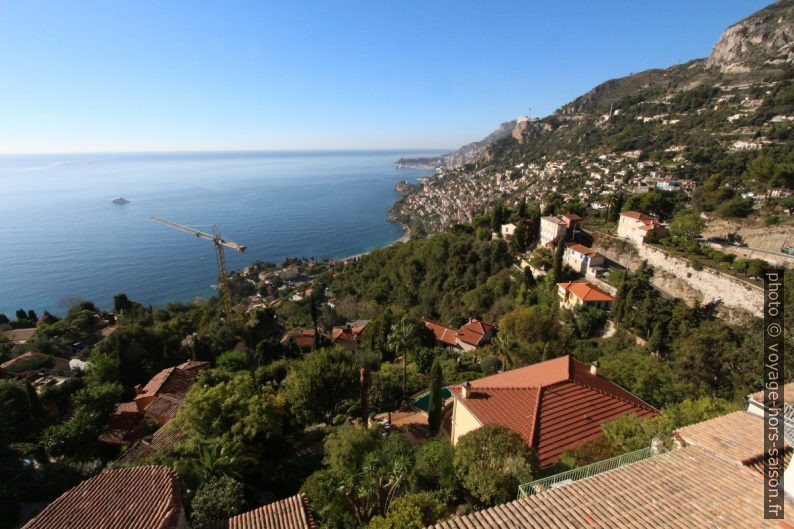 Vue du village de Roquebrune vers Monaco. Photo © André M. Winter