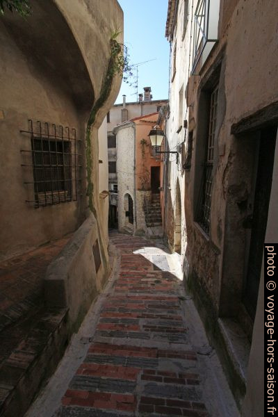 Ruelle dans le vieux Roquebrune. Photo © André M. Winter