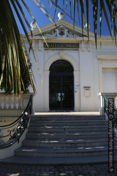 Entrée de la Mairie de Roquebrune-Cap-Martin. Photo © Alex Medwedeff