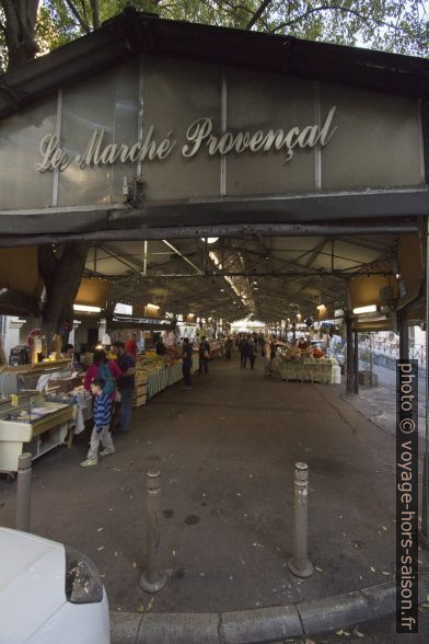 Face sud de la halle du marché d'Antibes. Photo © André M. Winter