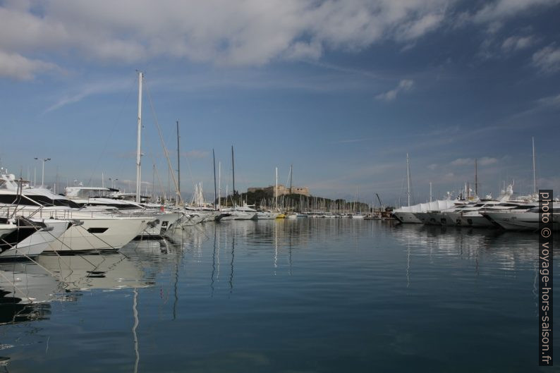 Port Vauban et le Fort Carré. Photo © Alex Medwedeff