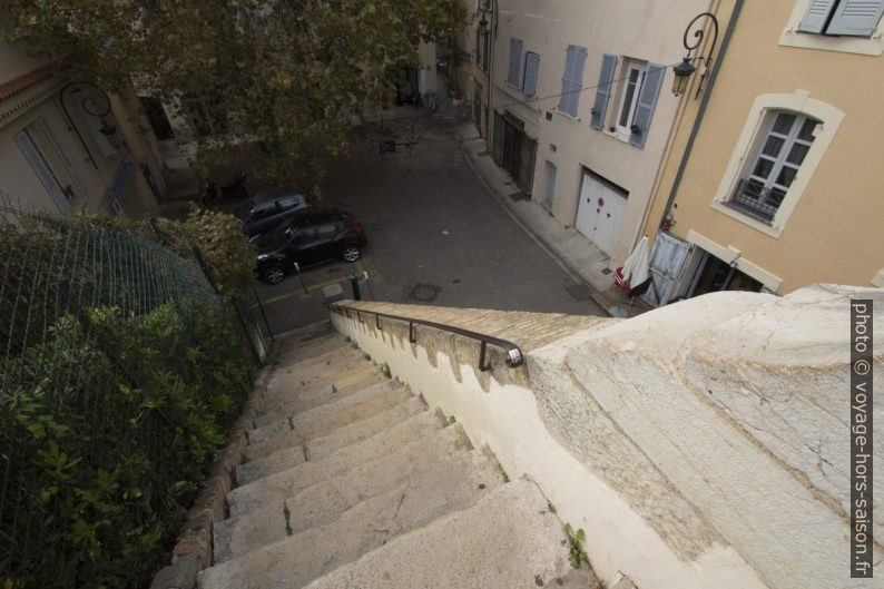 Escalier montant de la Place Malespine sur les remparts. Photo © André M. Winter