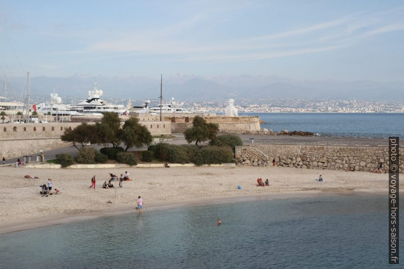 Le Nomade de Jaume Plensa sur le bastion Saint-Jaume. Photo © Alex Medwedeff