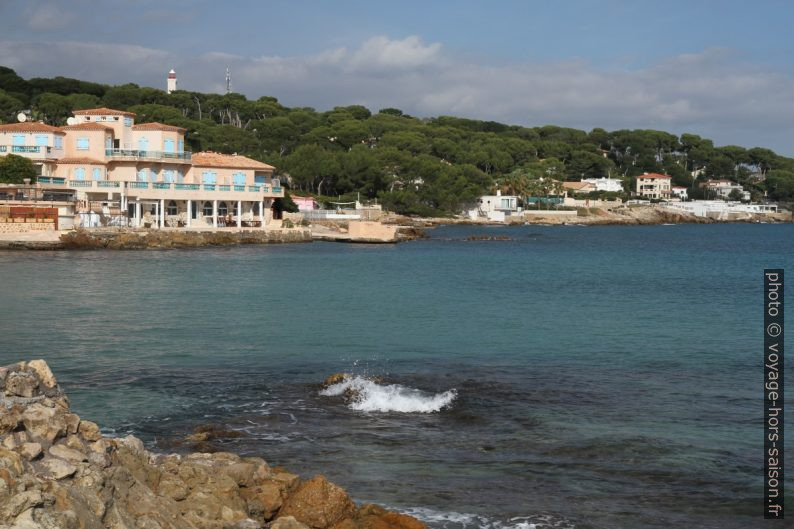 Baie de la Garoupe et la Gardiole. Photo © Alex Medwedeff