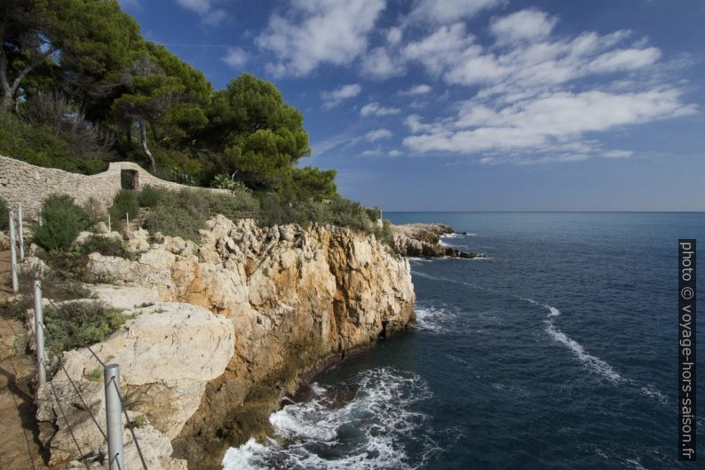 Vue retour vers le Cap Gros. Photo © André M. Winter