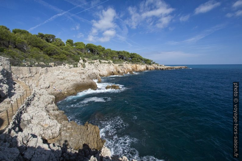 Vue retour vers le Cap Gros. Photo © André M. Winter