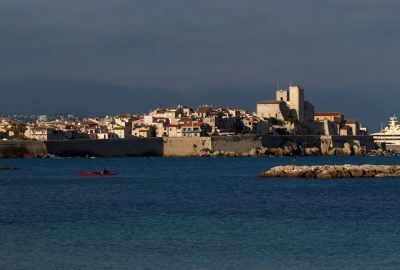 Antibes un soir d'automne. Photo © André M. Winter